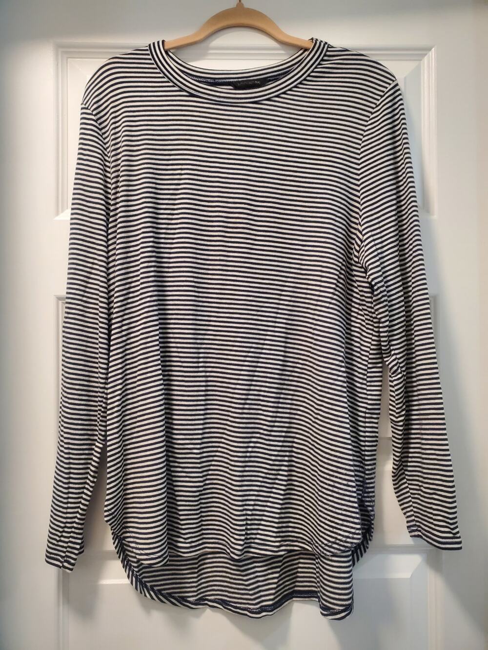 Banana Republic Luxespun Curved Hem T-Shirt. Size XL. A30
